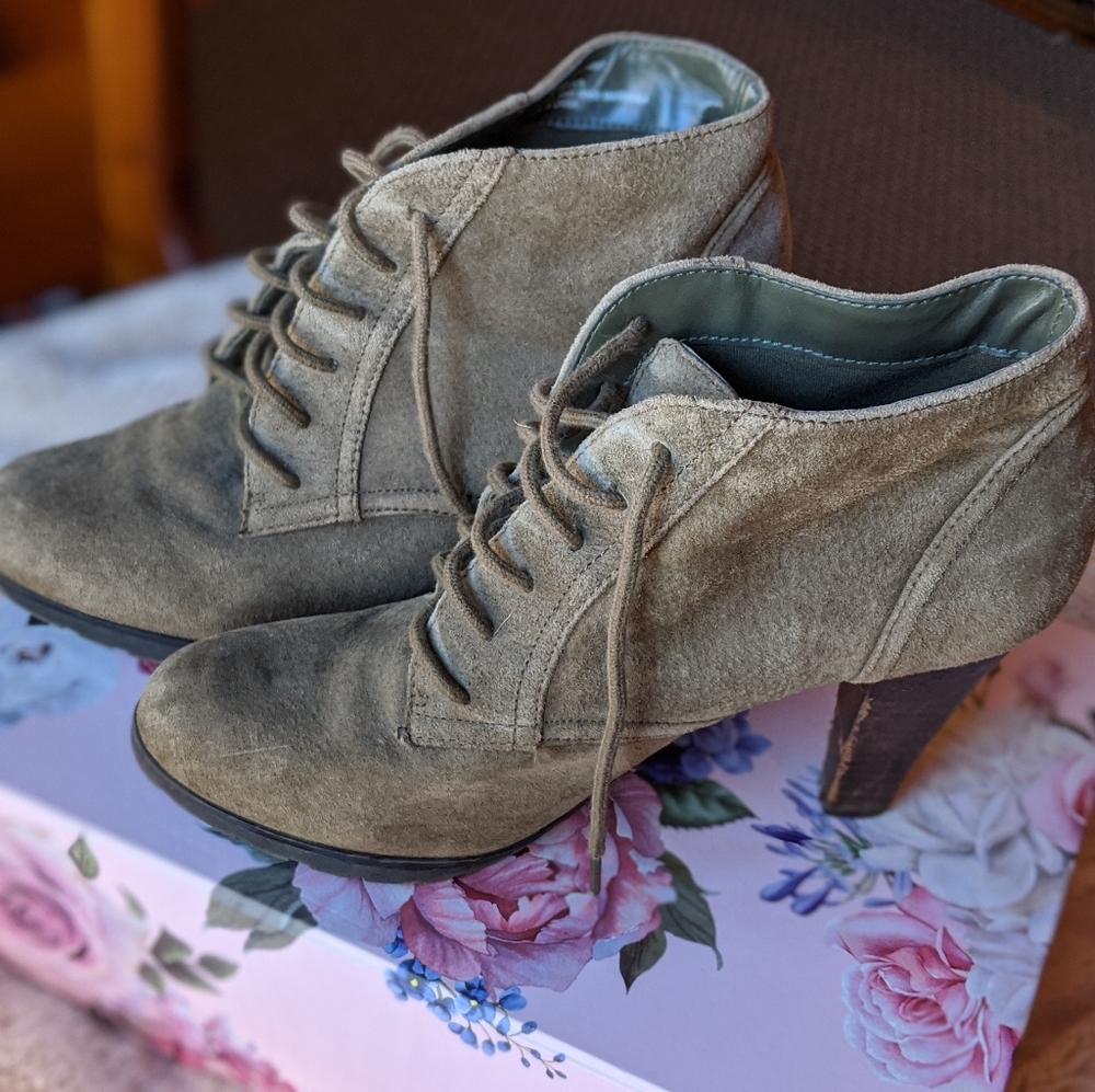 Heels with tread